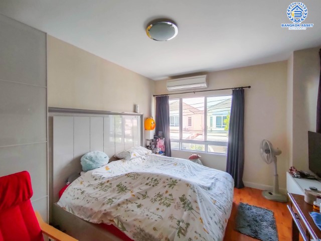 *****บ้านแฝดมือสองย่านนนทบุรี ม.ไลฟ์บางกอกบูเลอวาร์ด พระราม5 #หลังมุม เนื้อที่กว้างขวางถึง 35.4 ตร.ว. ฟังก์ชัน 3 ห้องนอน 2 ห้องน้ำ 1 ที่จอดรถ บนทำเลเดินทางง่าย ใกล้รถไฟฟ้าสายสีม่วง "สถานีแยกติวานนท์" เชื่อมต่อถ.นครอินทร์ ถ.ราชพฤกษ์ ใกล้ทางด่วน "ศรีรัช"